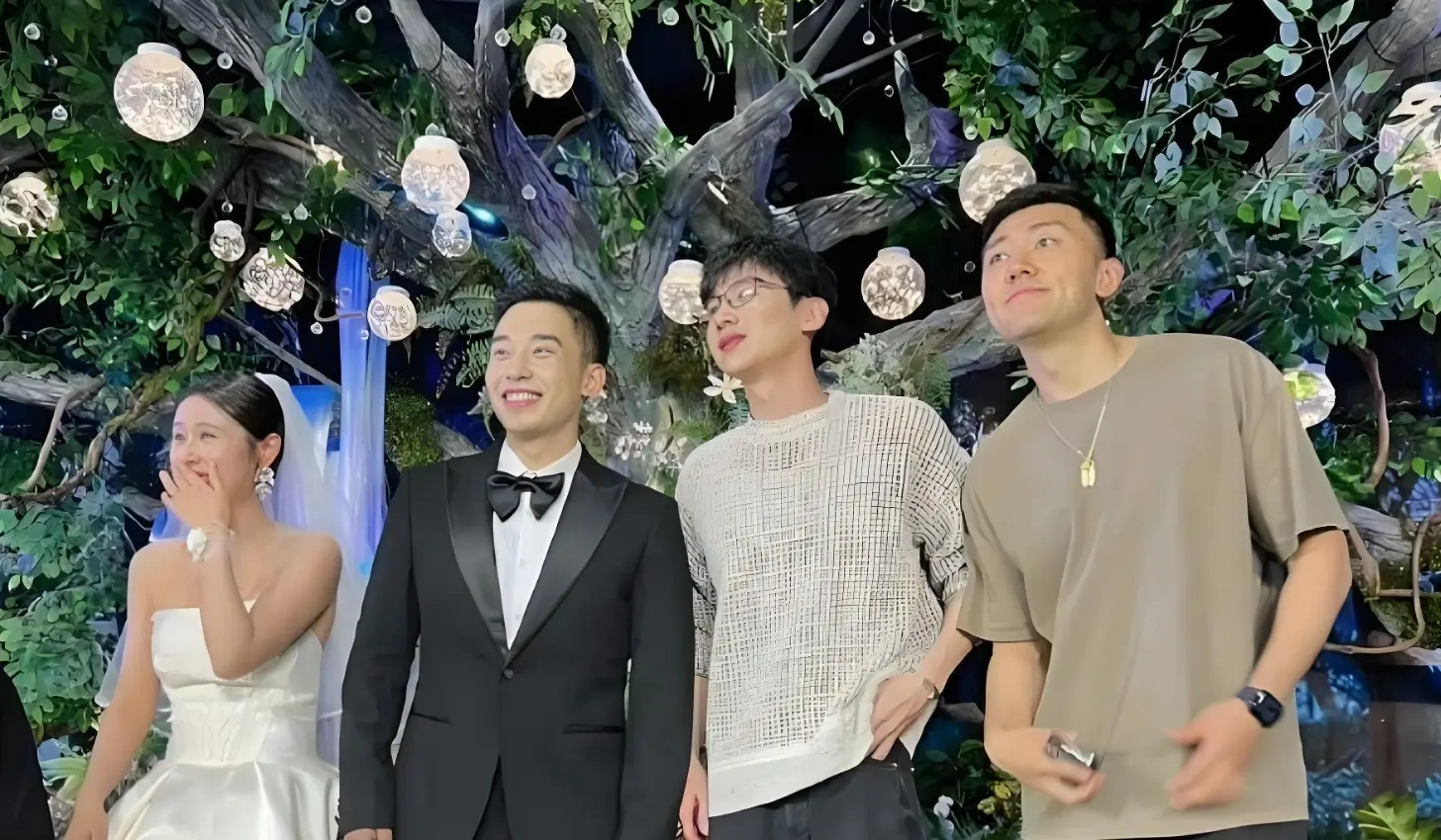 白敬亭宋轶同赴婚礼，低调相处温柔又治愈