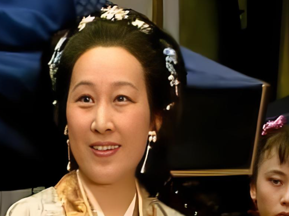 87版《红楼梦》薛姨妈李凤英去世，薛蟠发长文悼念：戏里是慈母，戏外亦是吾师吾母
