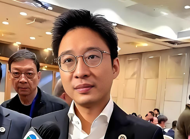 霍震霆被问霍启山娜然恋情：这件喜事等他自己答
