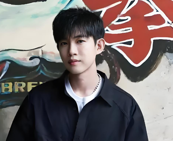 演员许鹏回应回乡卖菜：不是无戏可拍，是为自编自导攒启动资金