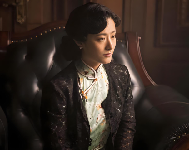《九个弹孔》央八开播，张桐何雨虹主演，抗战剧这回真要打枪放炮了