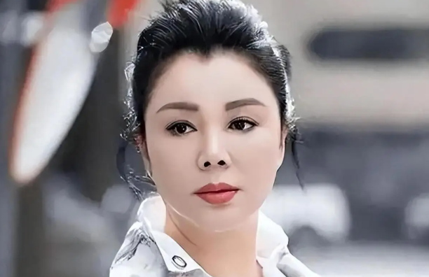 于小慧：抱着21天的儿子净身出户，40年后成了深圳富婆