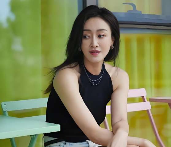 赵子琪回应女儿秀场晕倒：感谢关心小女儿，但别网暴另一个孩子