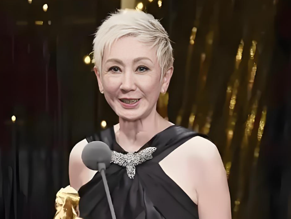 施南生病重入院，徐克现身探望：给她一点时间，需要安静休养