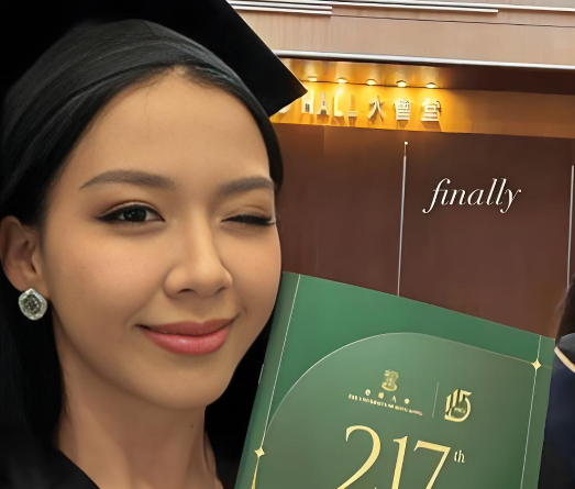 24岁港姐亚军晒毕业照宣布硕士毕业，姐姐近照曝光同样高颜值