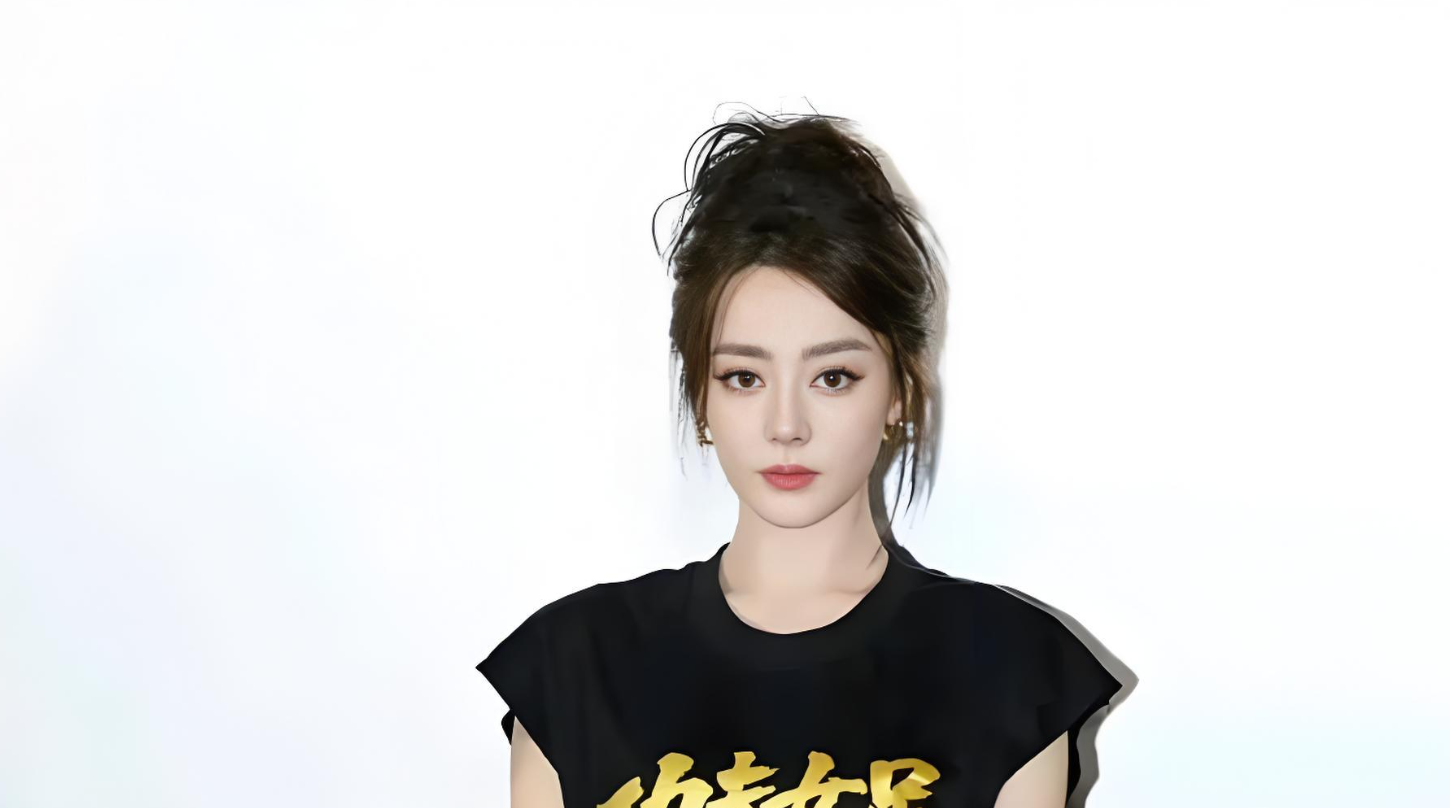 天津路演引爆热搜！迪丽热巴天津大姨同款盘头发掀起全网热议