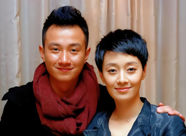 文章俩女儿出游，17岁爱马温婉随妈，12岁妹妹酷飒随爸