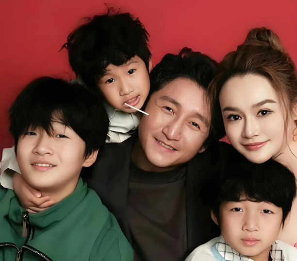 15岁邹明轩深夜发文护父母：妈妈很好，爸爸也很好