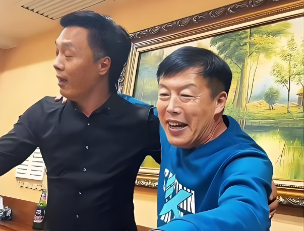 61岁东北源哥走了，最后一条视频停在红衣高歌，心脏骤停只用了三秒