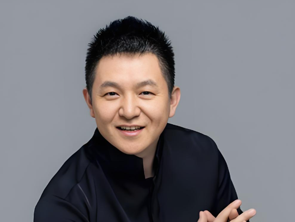 民营艺术团，靠“不务正业”才能活下来