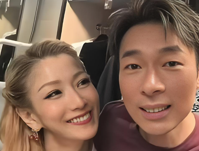 一场“答谢会”，一对牵手唱了三十年的夫妻