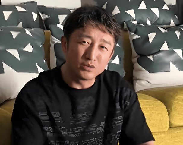 他打了半辈子拳，攒下2亿身家，然后一脚踩进了情怀的坑里