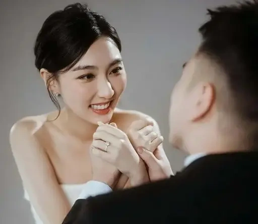 32岁女星今日结婚，疑似未婚先孕