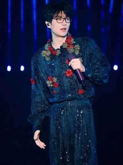 许嵩巡演苏州站圆满举办，双场开演笑泪翻倍