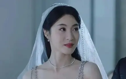 TVB视后林夏薇新剧秀美腿，雪白肌肤引网友热议