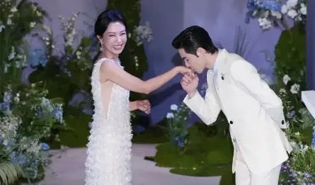 萧敬腾迎娶经纪人，晒千万钻戒求婚，百名嘉宾到场
