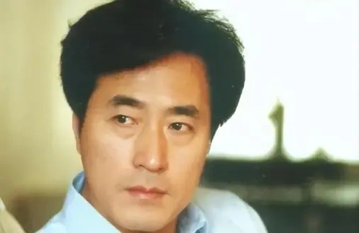 他，36年婚姻零绯闻，懂得珍惜身边的人，努力创造更美好的明天