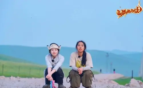 《燃烧的月亮》牛羊归家洗药浴 展草原服饰之美