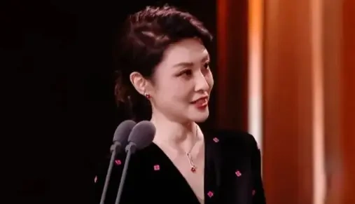 56岁周涛素颜真实状态曝光，这才是央视最美主播