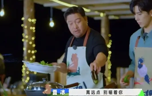 综艺《现在就出发》，王安宇学做饭深得贾冰精髓，大厨贾冰开始带徒弟