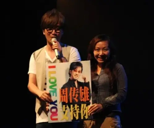 周传雄深圳演唱会父女同台，音乐与亲情的传承