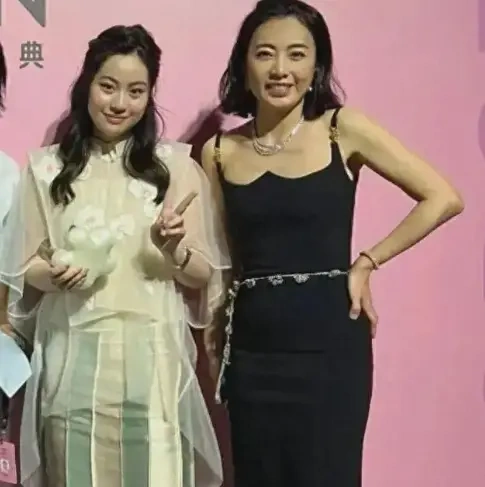甘比刘銮雄女儿藏着普通人羡慕不来的松弛感
