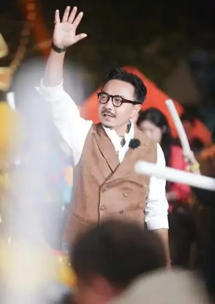 《花儿绽放》&ldquo;丰收村晚&rdquo;，何洁、万妮达、张颜齐组团带队