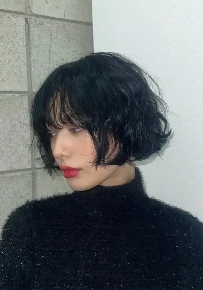 回应恋爱传闻后，公开职场态度，晒出写真大片