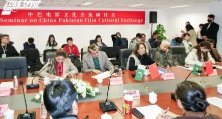 中巴合拍电影《巴铁女孩》在京首映，足球见证中巴友谊