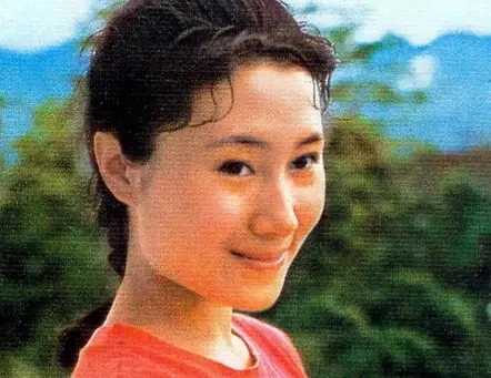 她宁愿放弃中国籍也要出国！两婚两离至今孤身