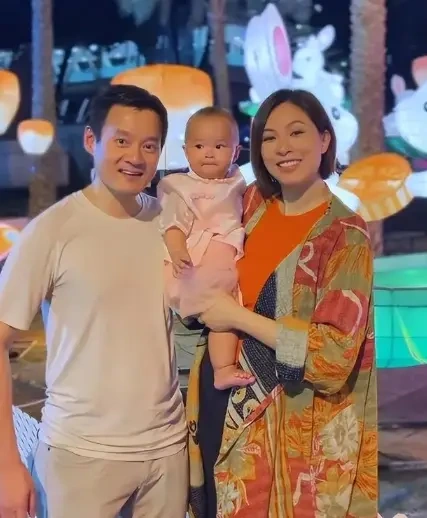 恭喜！朱慧敏喜提二胎，嫁圈外医生三年抱二！