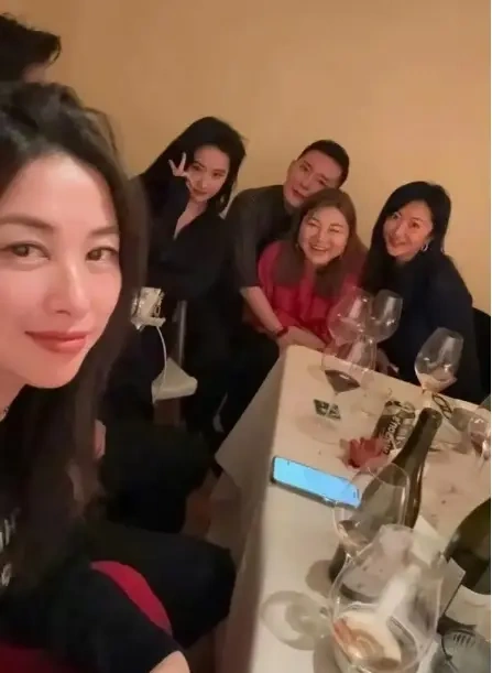 刘亦菲李现王诗龄合照，都是熟人局！