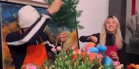 63岁徐锦江近况认不出，与侄女同框真的很有趣