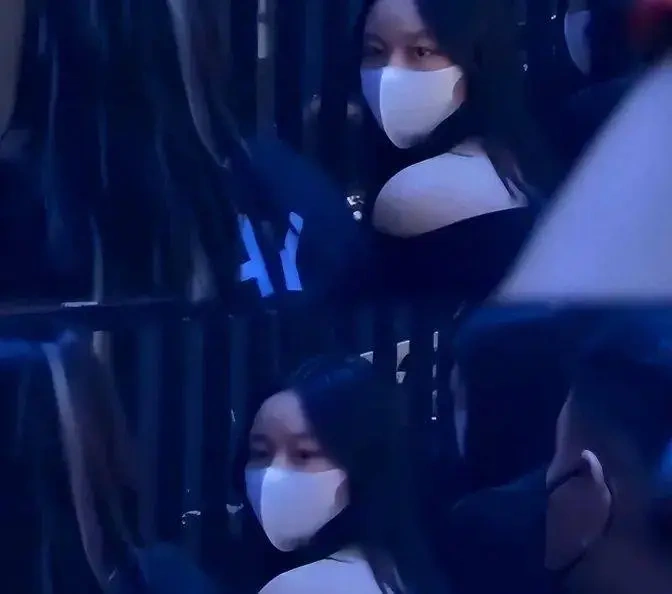 黄奕带女儿参加活动，11岁铛铛身高近1米7