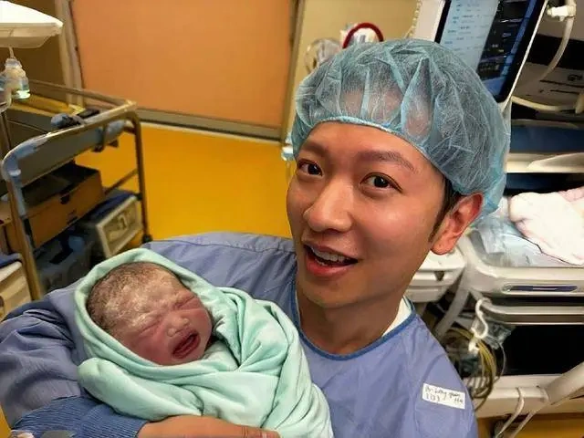 香港知名男星当爸