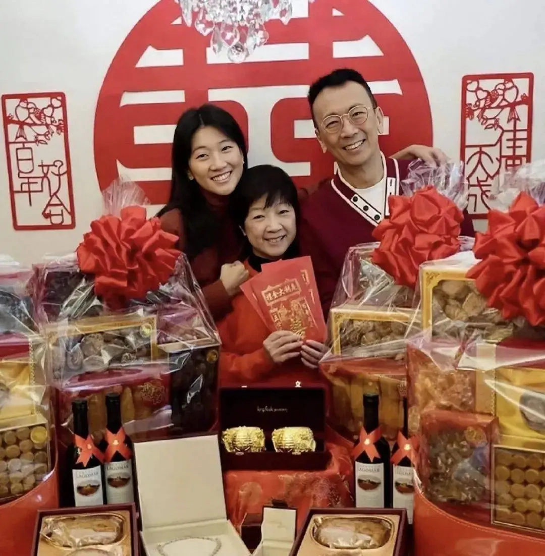 恭喜!星二代郑丹瑞女儿举行过大礼仪式