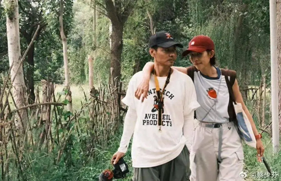 蔡少芬夫妇聚餐照曝光！