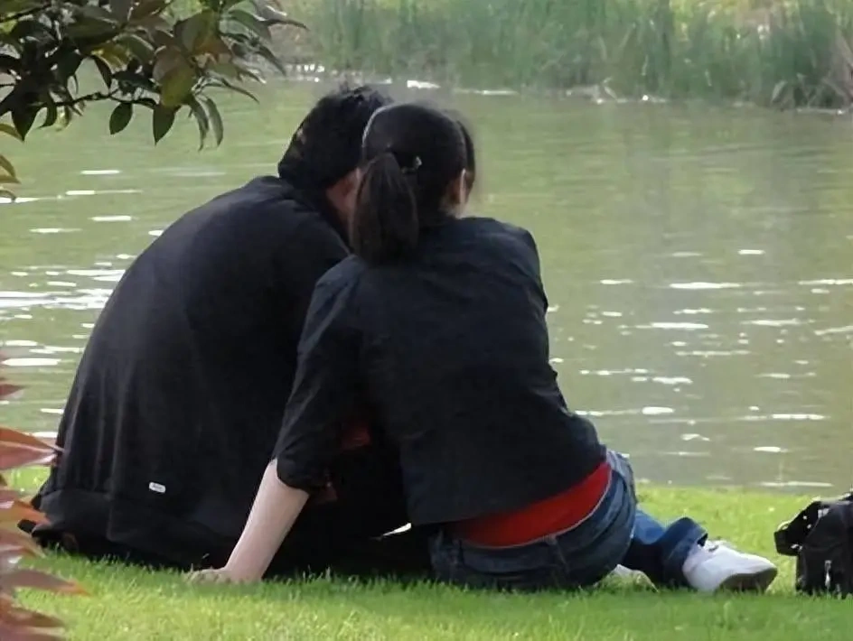 老公不浪漫，爱上大我15岁的已婚男