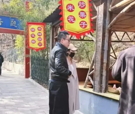 汪小菲马筱梅回北京疑似去寺庙求子