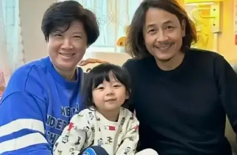 香港男星58岁妻子再次怀孕