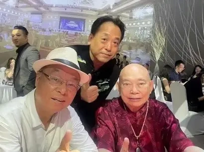 身形暴胀行动不便，戴玉佩拍网大谋生