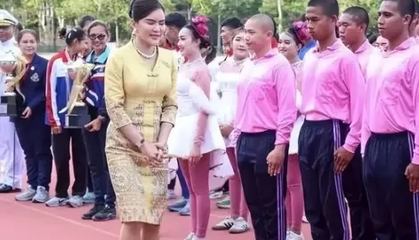 思蕊梵向公主向姑姑行礼