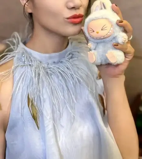 朱丹虐待亲生女儿