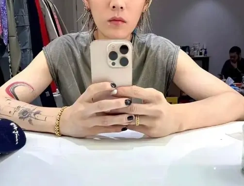 鹿晗也有恋童癖好