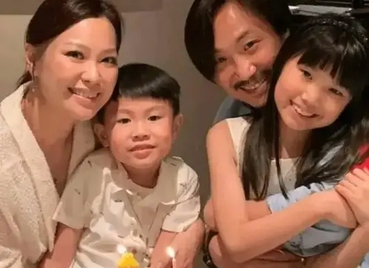 郑中基回应离婚8000元赡养费传言
