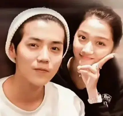 杨幂、杨颖当初离婚也是微博初现端倪