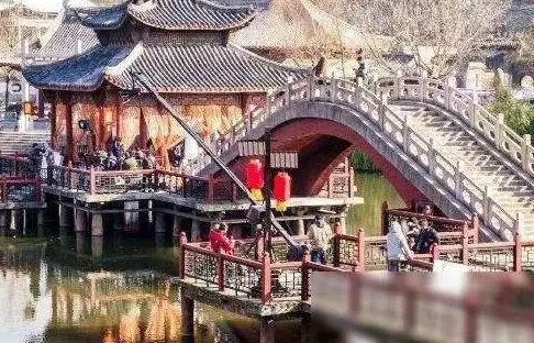 随处可见校花校草