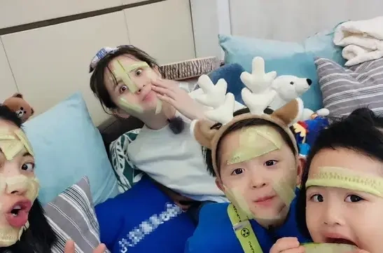邓莎送祝福承认有女儿