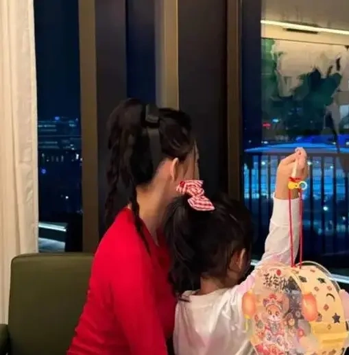 潘玮柏一家过元宵，桌上11个菜好丰盛