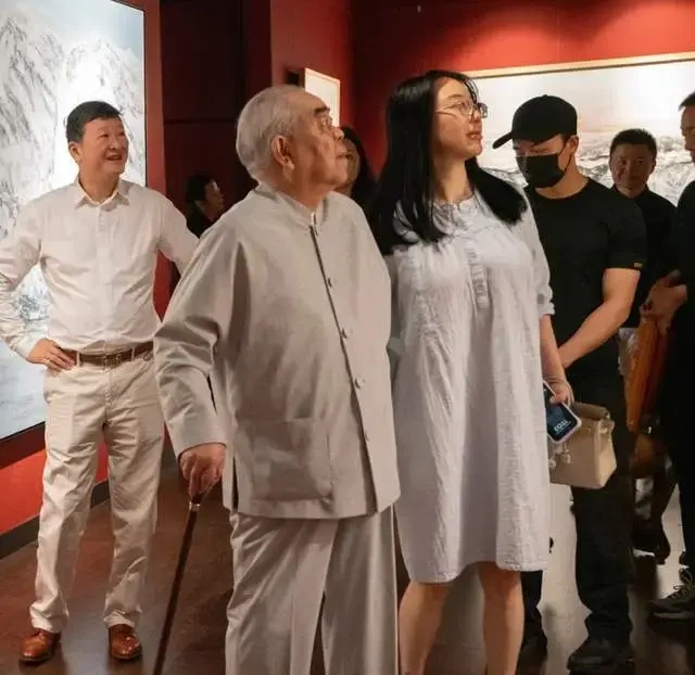 范曾被娇妻卷走 20 亿传闻引热议